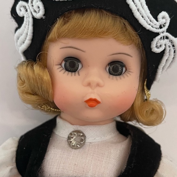 Limited Edition Vintage Madame Alexander Doll Estonia - Picture 2 of 10